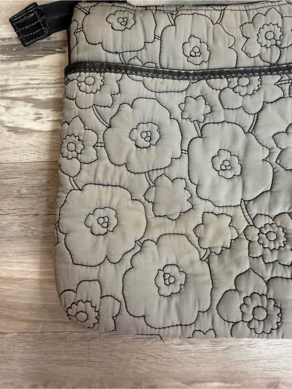 Thirty-One Gray & Black Quilted Poppy Floral Crossbody Shoulder Bag W Accent “C” - Picture 7 of 12